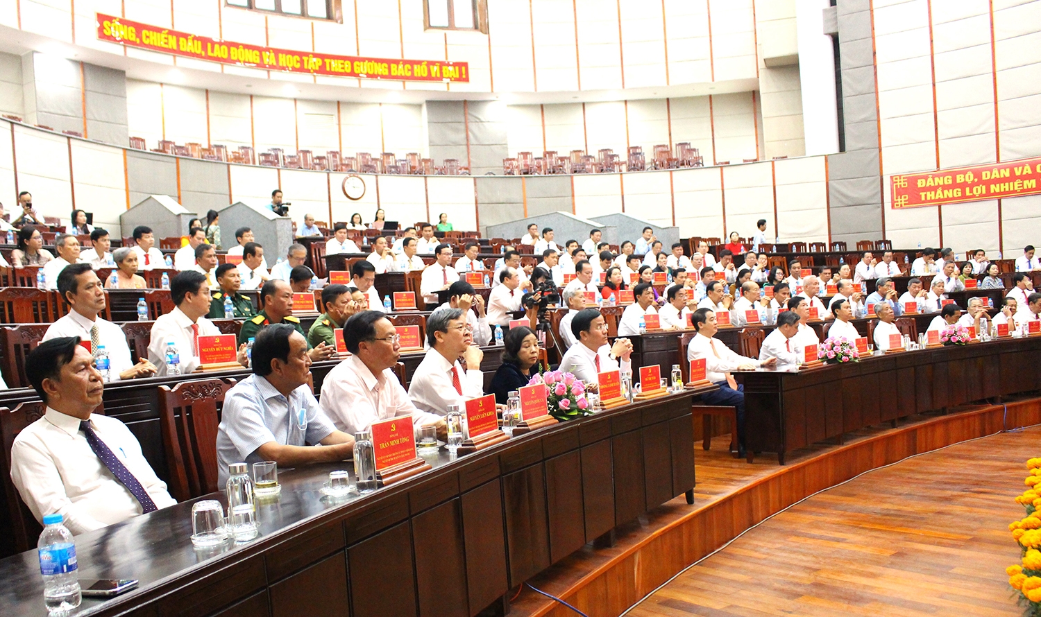 Các đại biểu dự Họp mặt Kỷ niệm 93 năm ngày thành lập Đảng do tỉnh Hậu Giang tổ chức