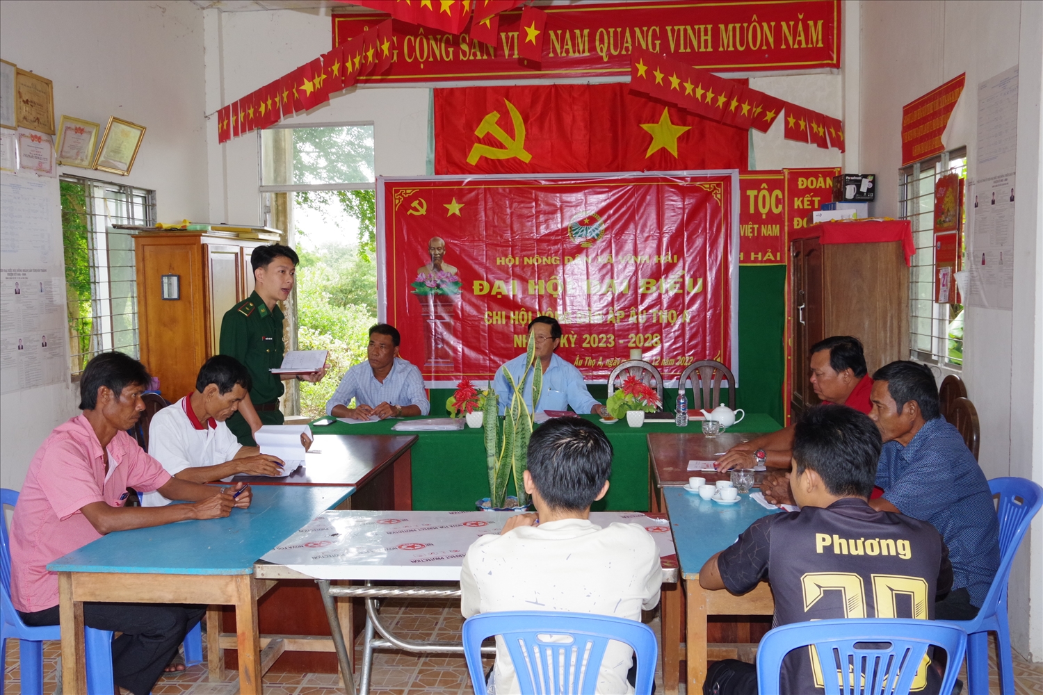 Đảng viên ĐBP Lai Hòa tham gia sinh hoạt chi bộ tại nơi phụ trách phụ trách hộ gia đìnhĐảng viên ĐBP Lai Hòa tham gia sinh hoạt chi bộ tại nơi phụ trách phụ trách hộ gia đình