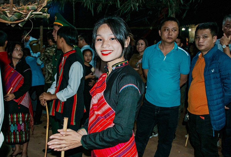 Thiếu nữ người Ma Coong tham gia Lễ hội