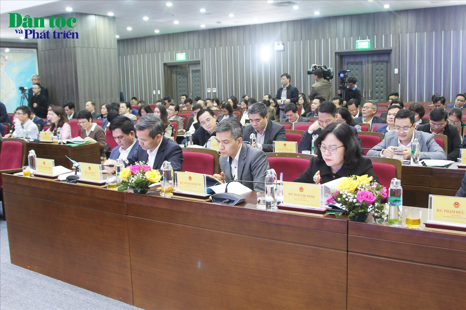Các đại biểu tham dự buổi làm việc của Phó Thủ tướng Chính phủ tại UBDT