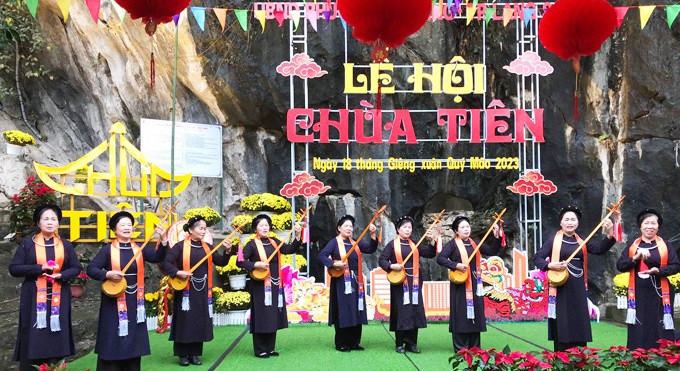 Các tiết mục văn nghệ đặc sắc tại Lễ hội Chùa Tiên