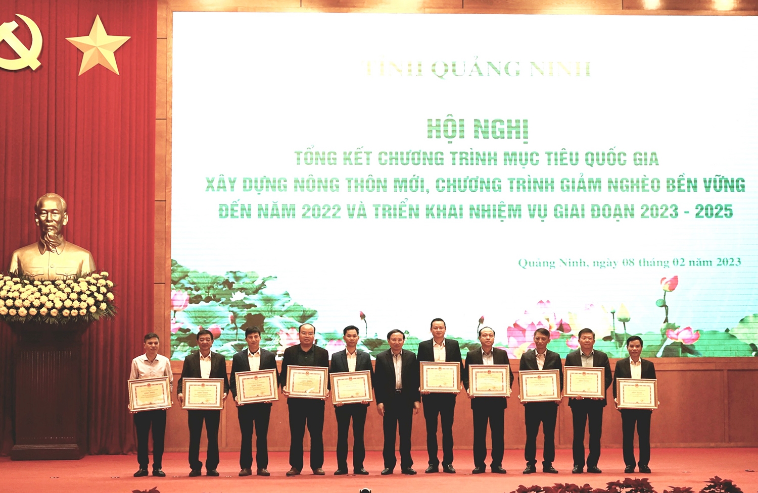 UBND tỉnh Quảng Ninh đã trao Bằng khen, Giấy khen cho nhiều tập thể và cá nhân có thành tích xuất sắc trong thực hiện Chương trình MTQG xây dựng NTM và thực hiện Chương trình MTQG giảm nghèo bền vững