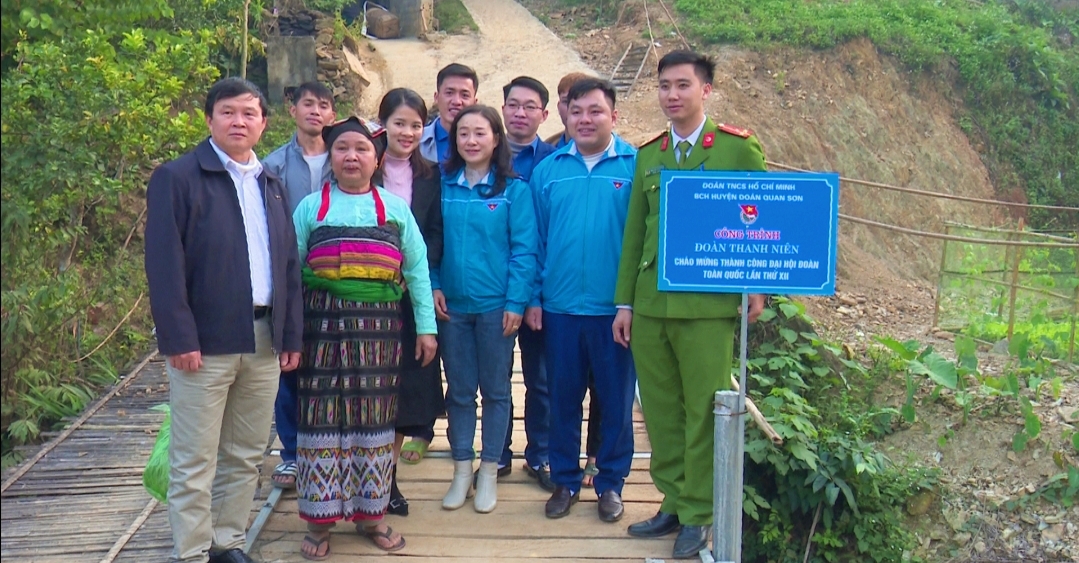 Công trình cầu dân sinh tại Quan Sơn do đoàn thanh niên huyện Quan Sơn đóng góp, kêu gọi các nhà tài trợ xây dựng giúp dân