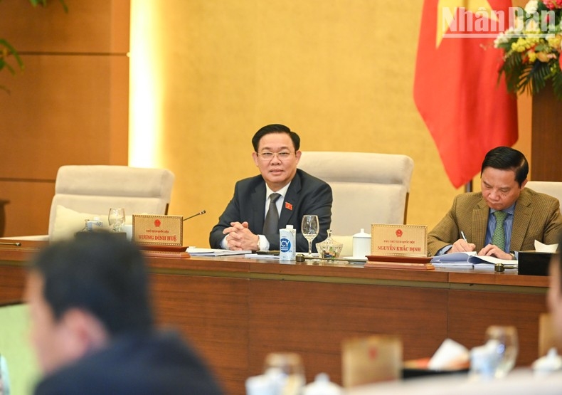 Chủ tịch Quốc hội Vương Đình Huệ phát biểu cho ý kiến vào nội dung thảo luận