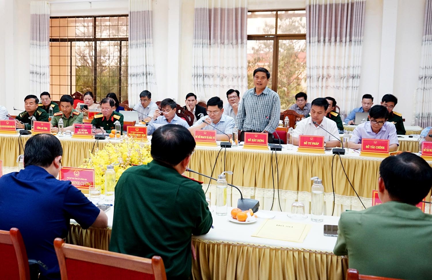 Lãnh đạo tỉnh Kon Tum nêu những khó khăn, bất cập về quy hoạch, xây dựng công trình quốc phòng và khu quân sự tại địa phương… với Đoàn công tác