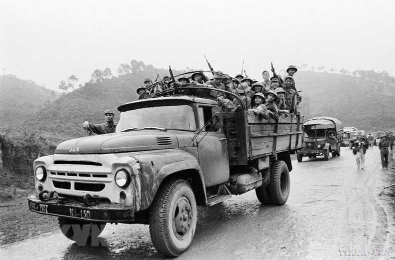 Bộ đội ta hành quân lên mặt trận phía bắc, tháng 2/1979. (Ảnh: Nhật Trường/TTXVN)