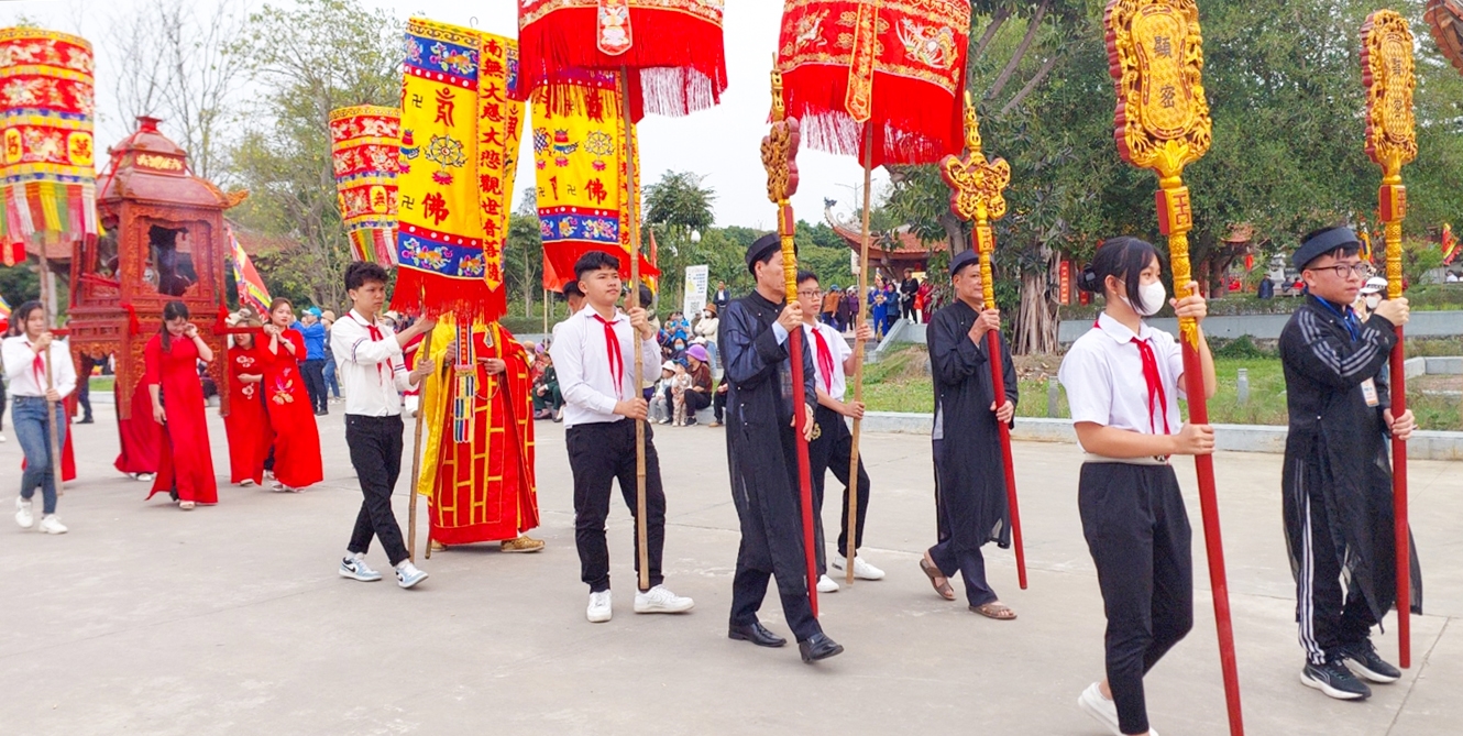 Nghi thức rước nước lần đầu tiên được phục dựng trong lễ hội chùa Quỳnh Lâm năm nay