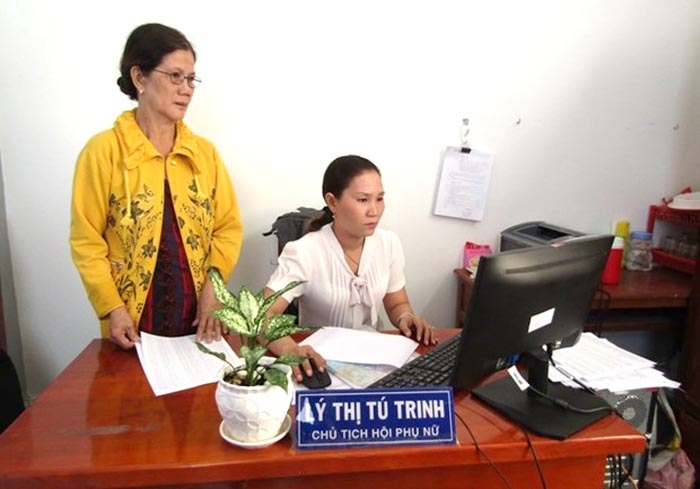 Chị Lý Thị Tú Trinh (dân tộc Khmer) là Chủ tịch Hội Liên hiệp Phụ nữ phường Trường Lạc, quận Ô Môn, Thành phố Cần Thơ. Ảnh: baocantho.com.vn
