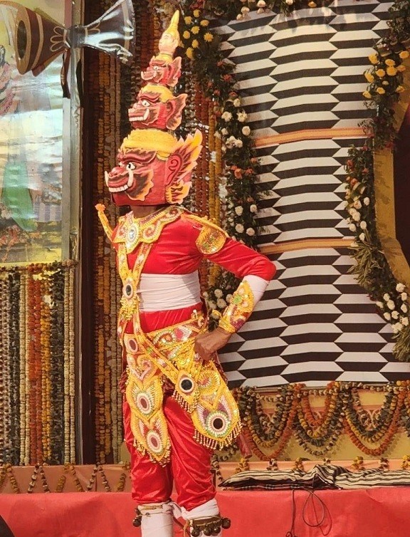 Trang phục dân gian và màn thể hiện các nhân vật như Ram, Sita của các nghệ sĩ Việt Nam được đánh giá cao. (Nguồn: Đại sứ quán Ấn Độ tại Việt Nam)