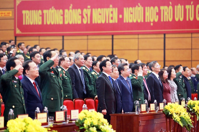 Phó Thủ tướng Trần Hồng Hà cùng các đại biểu thực hiện nghi Lễ chào cờ trước khi bắt đầu Lễ kỷ niệm - Ảnh: VGP/Minh Khôi