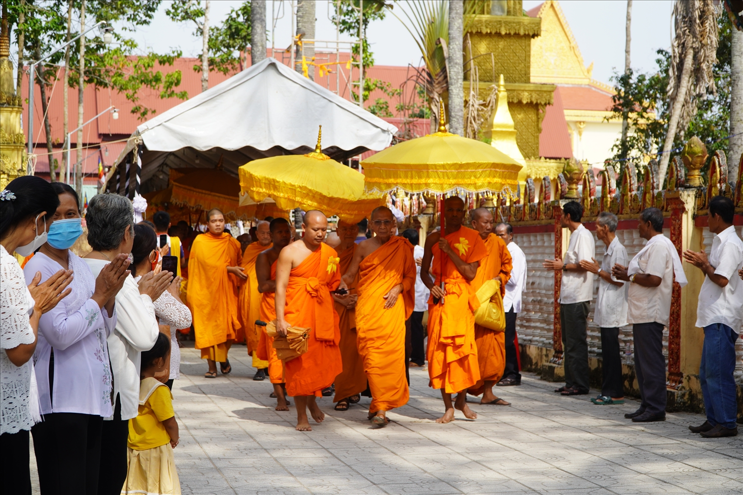 Đông đảo Tăng, phật tử đến tham gia lễ truy niệm cố Trưởng lão Hòa Thượng Dhamma Panna - Lý Sân