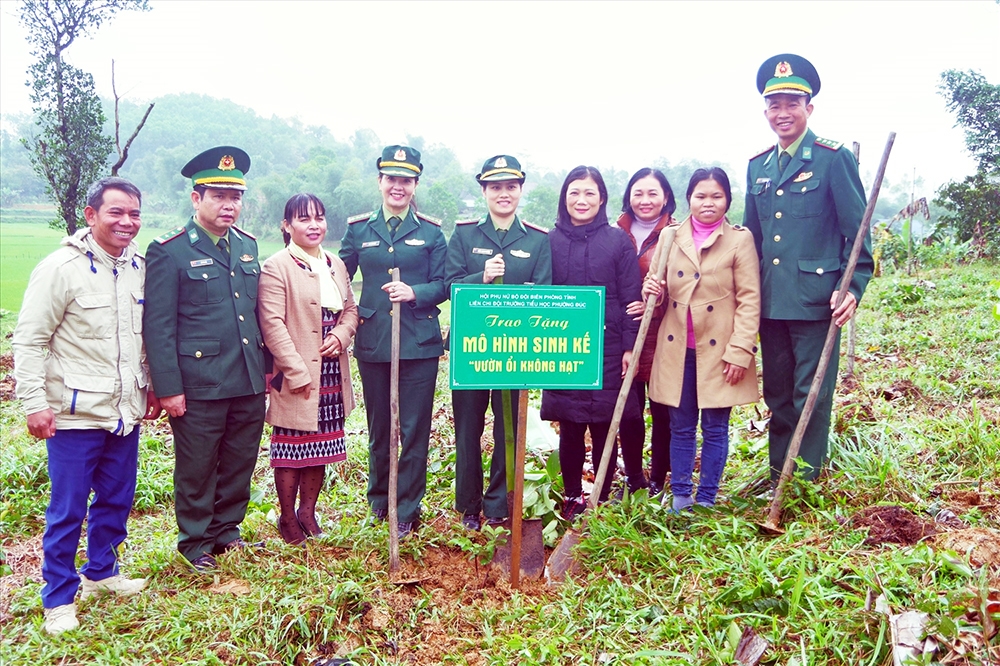 Trao mô hình sinh kế “Vườn ổi không hạt” cho gia đình ông Hoàng Văn Phiết, thôn Pi Ây, xã Quảng Nhâm