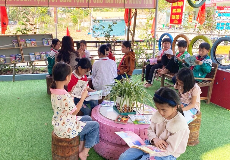 Thư viện mở gần gũi thiên nhiên khơi dậy hứng thú đọc sách cho học sinh   Báo Dân trí