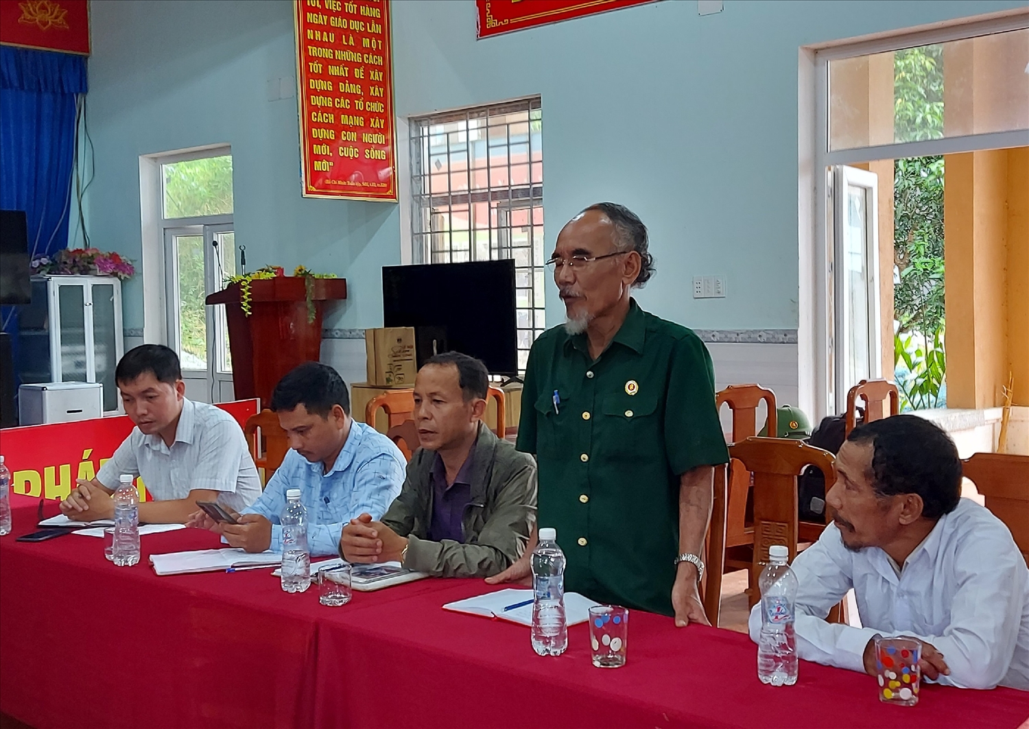 Già Nguyễn Thành Tiêu tham gia đóng góp ý kiến tại Hội thảo “Bảo tồn bản sắc văn hóa dân tộc” tổ chức tại xã Trà Leng.