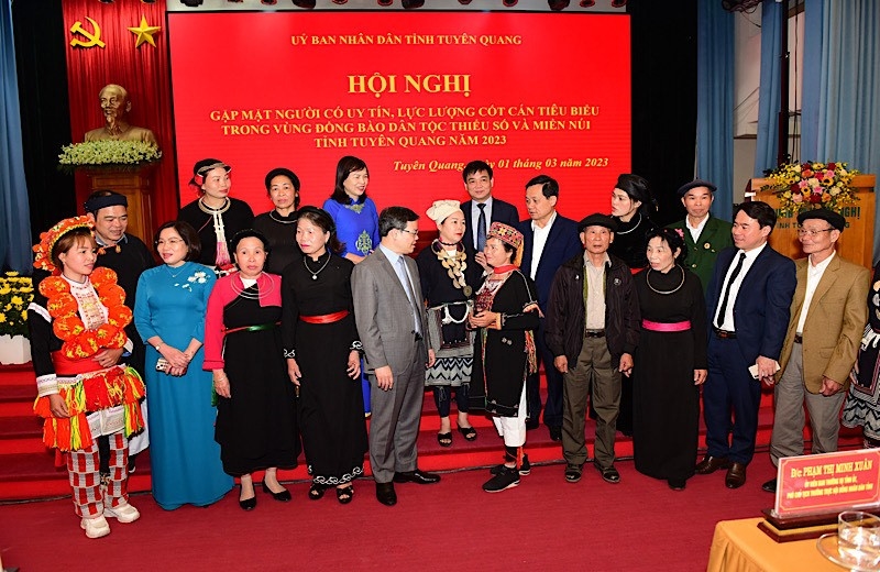Lãnh đạo tỉnh Tuyên Quang với các đại biểu dự Hội nghị