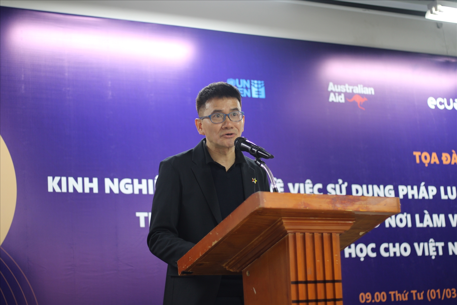 Ông Lê Quang Bình, Giám đốc ECUE phát biểu dẫn đề Tọa đàm