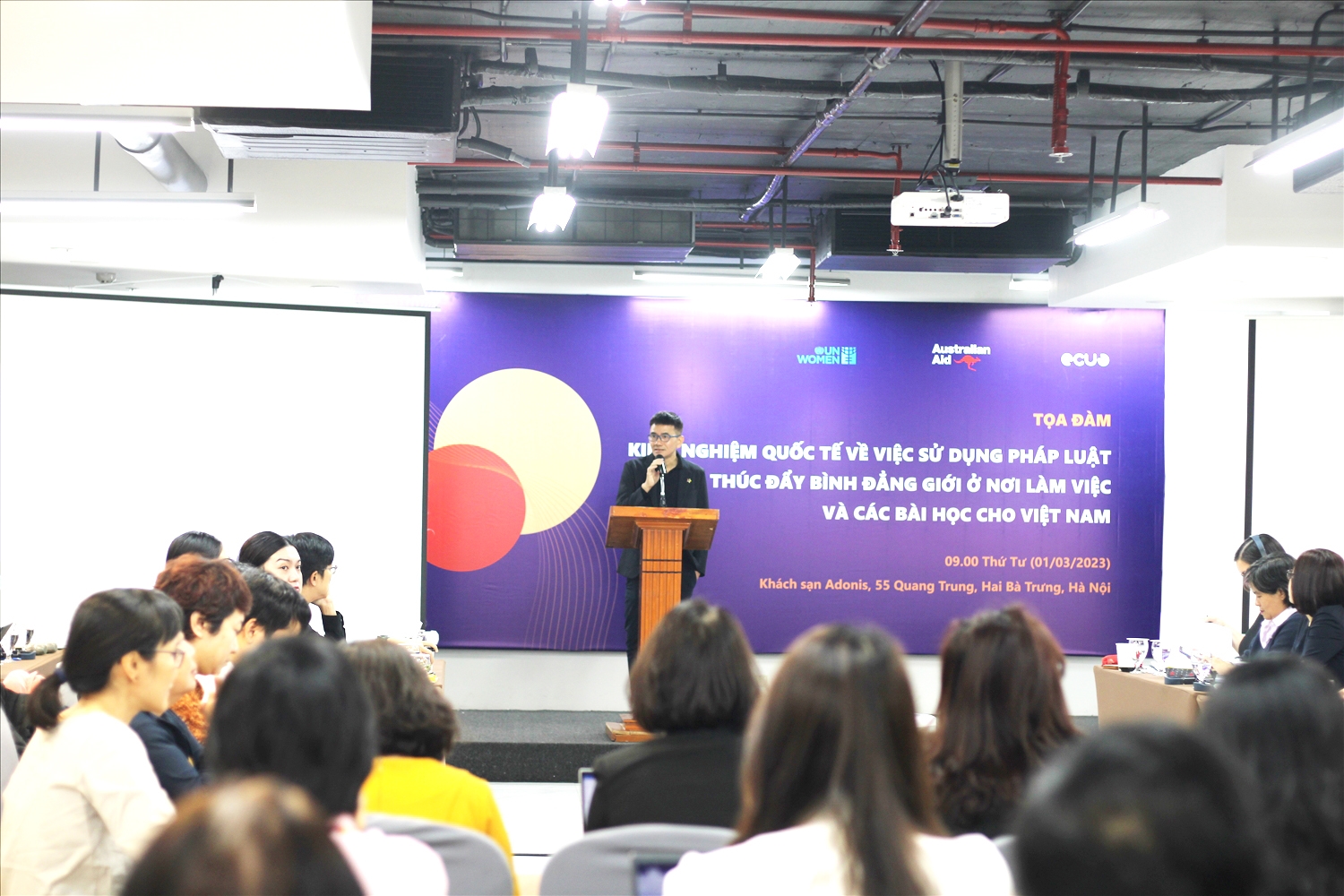 Tọa đàm kinh nghiệm quốc tế về việc sử dụng pháp luật thúc đẩy bình đẳng giới ở nơi làm việc và các bài học cho Việt Nam được diễn ra ngày 1/3, tại Hà Nội