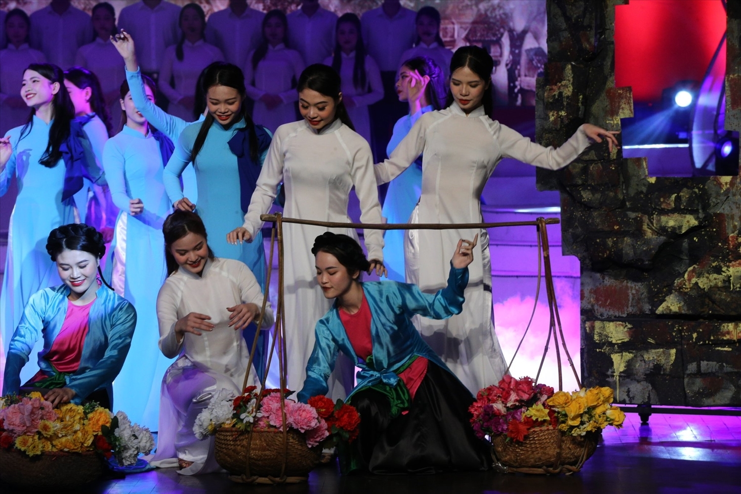 Chương trình nghệ thuật đặc biệt chào mừng Kỷ niệm 80 năm ra đời Đề cương về văn hóa Việt Nam 10