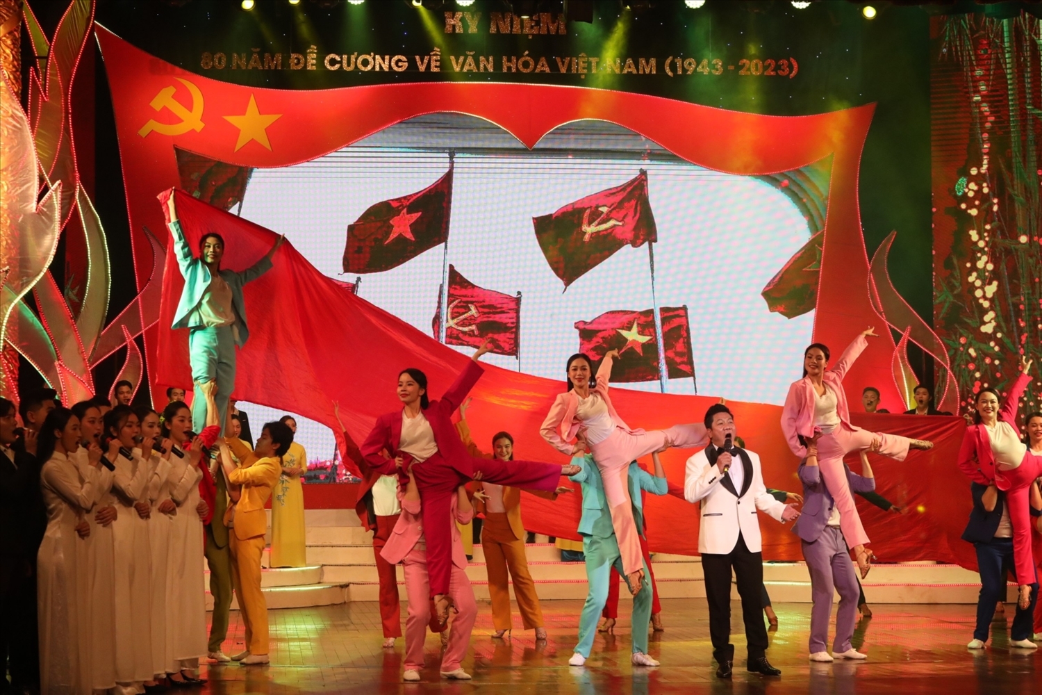 Chương trình nghệ thuật đặc biệt chào mừng Kỷ niệm 80 năm ra đời Đề cương về văn hóa Việt Nam 12