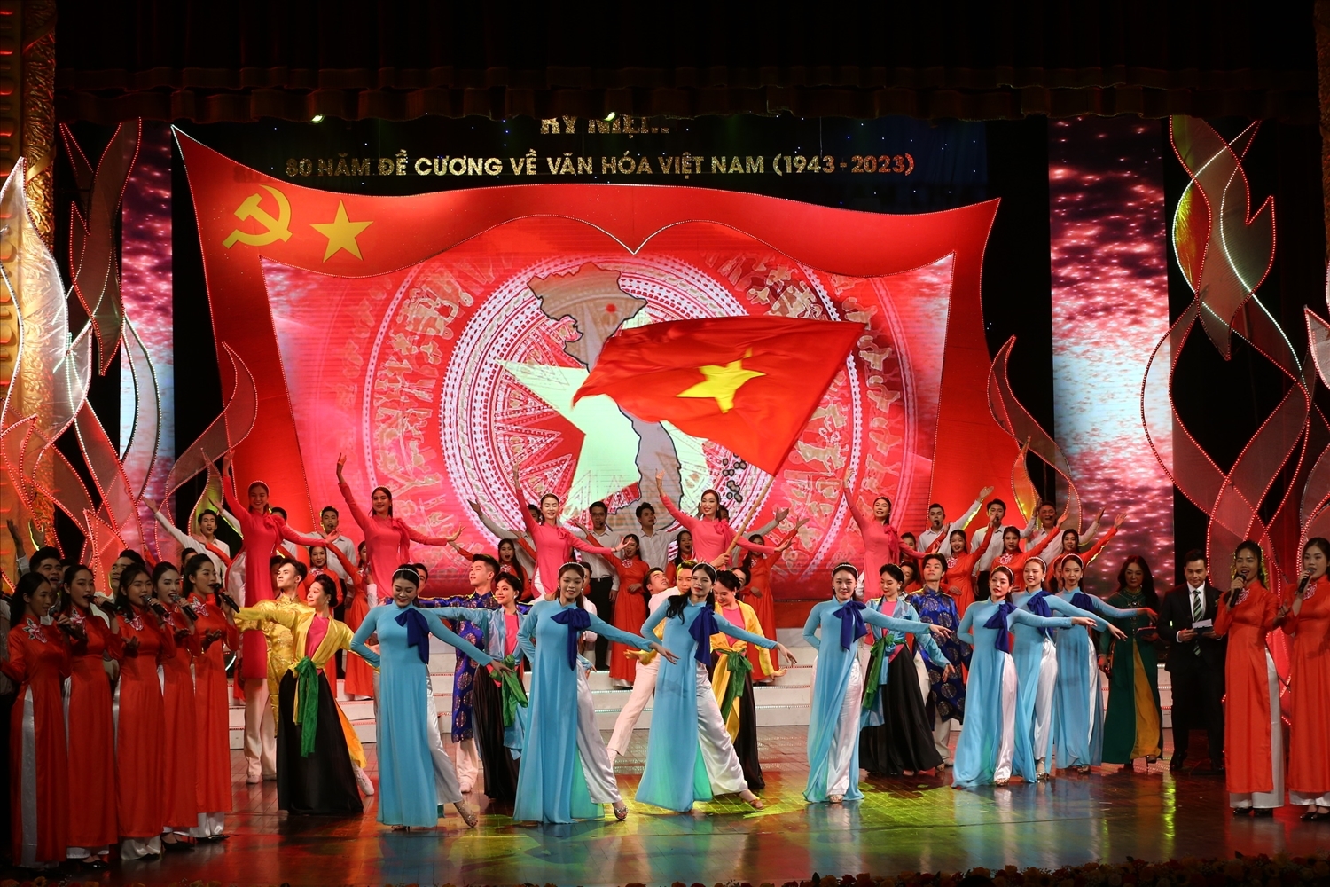 Chương trình nghệ thuật đặc biệt chào mừng Kỷ niệm 80 năm ra đời Đề cương về văn hóa Việt Nam 13
