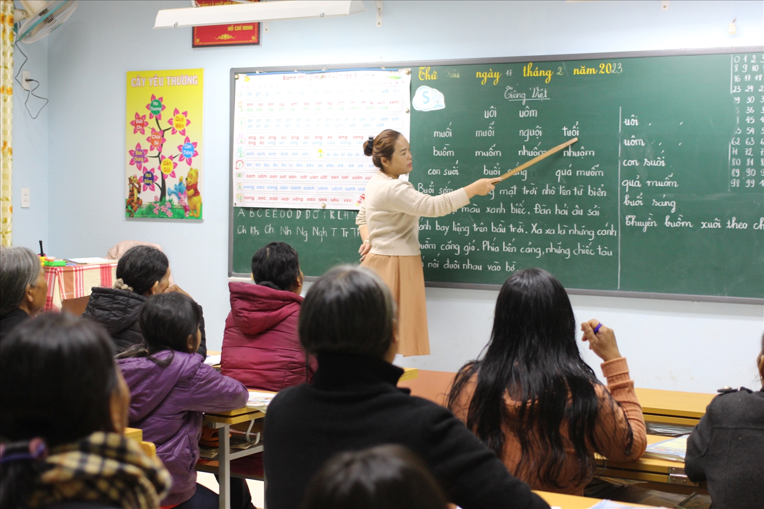 Nhiều tháng nay các học viên của trường Tiểu học Ngô Quyền, phường Chi Lăng (TP.Pleiku) vẫn miệt mài đến lớp để học cái chữ
