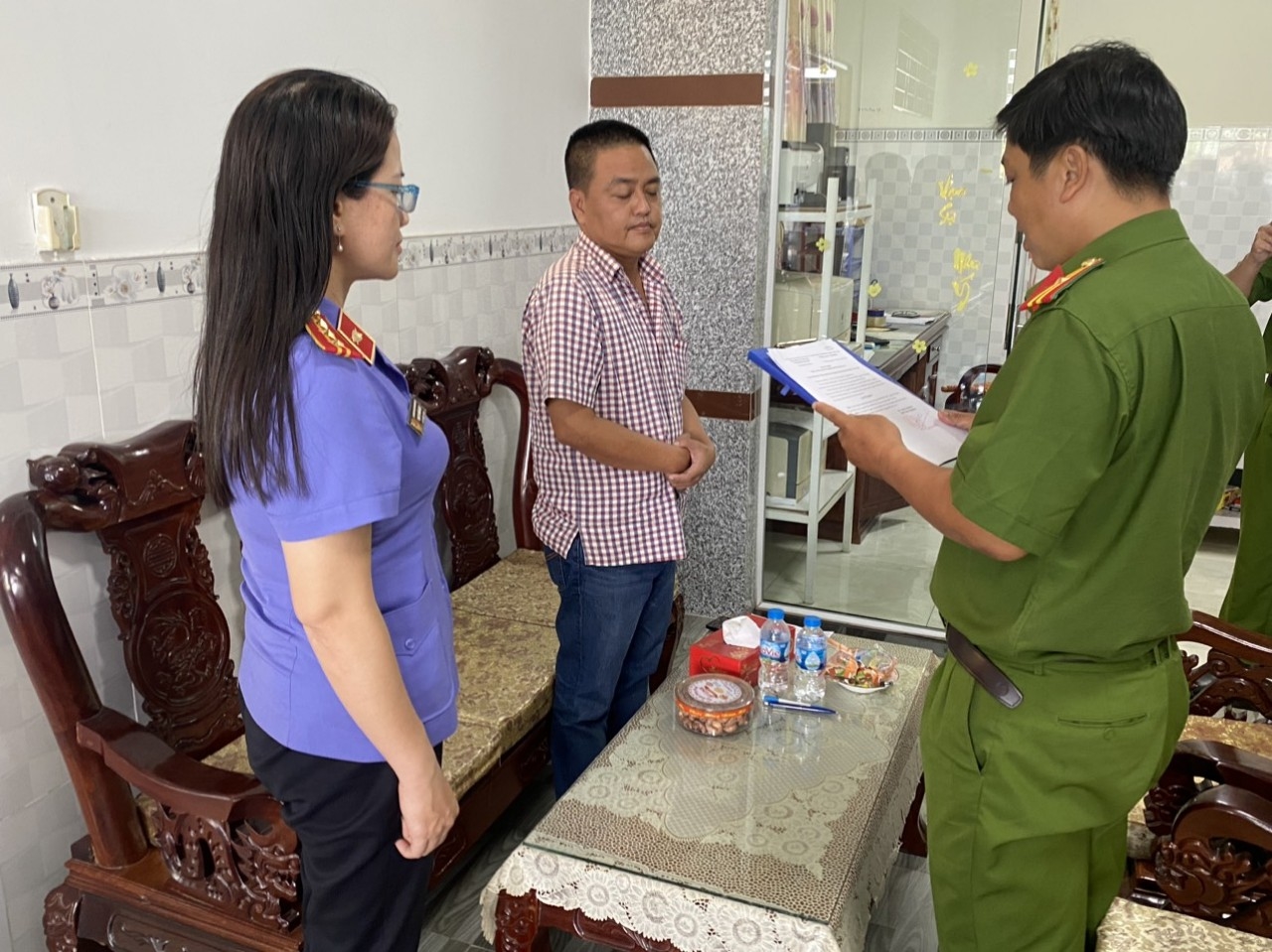 Cơ quan điều tra tống đạt quyết định khởi tố bị can, bắt tạm giam Nguyễn Sỹ Hùng 