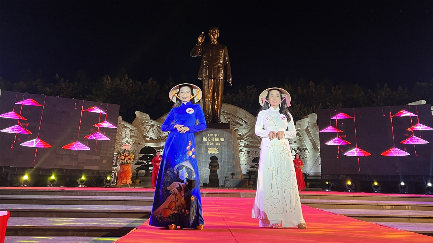 Hội viên phụ nữ đơn vị Bộ Chỉ huy Biên phòng tỉnh Gia Lai tự tin trình diễn trang phục áo dài truyền thống