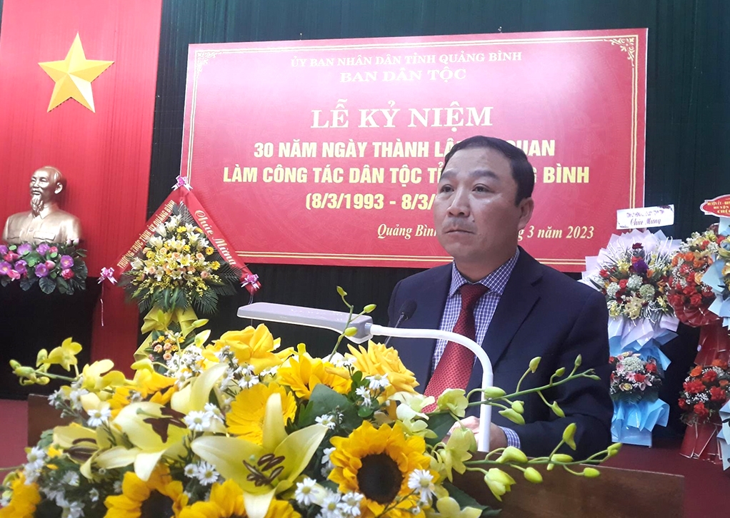 Ông Võ Ngọc Thanh, Trưởng Ban Dân tộc tỉnh Quảng Bình báo cáo công tác dân tộc tại buổi lễ