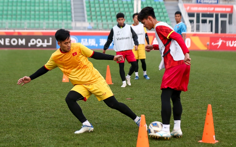Ðội tuyển U20 Việt Nam tập luyện trước trận gặp U20 Iran. (Ảnh VFF)