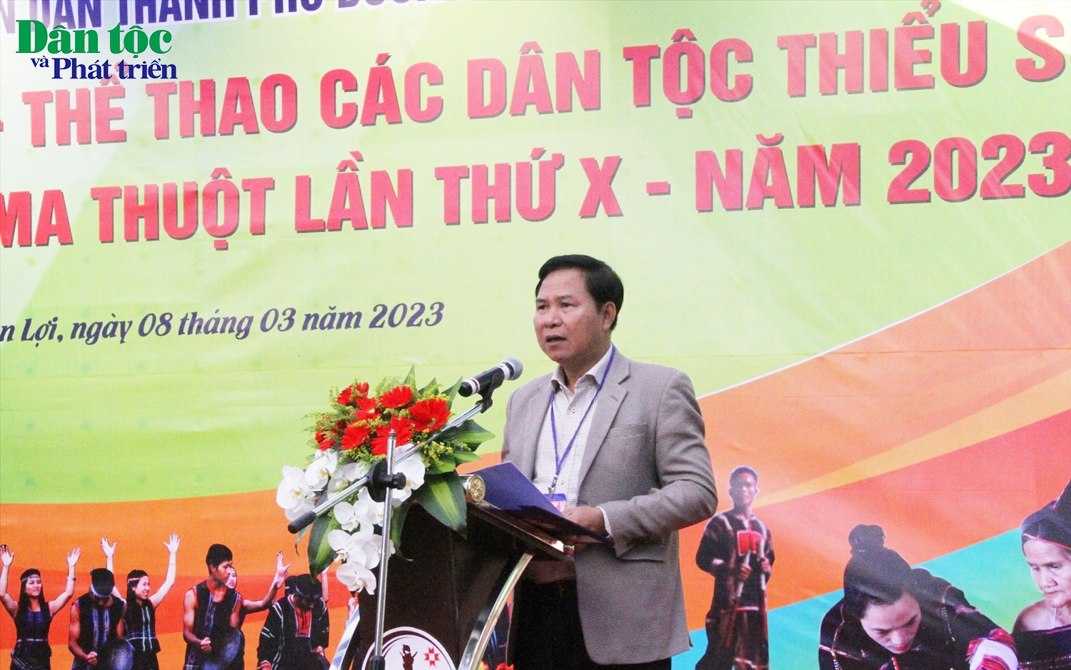 Ông Phạm Tiến Hưng - Phó Chủ tịch UBND Tp. Buôn Ma Thuột phát biểu khai mạc Ngày hội