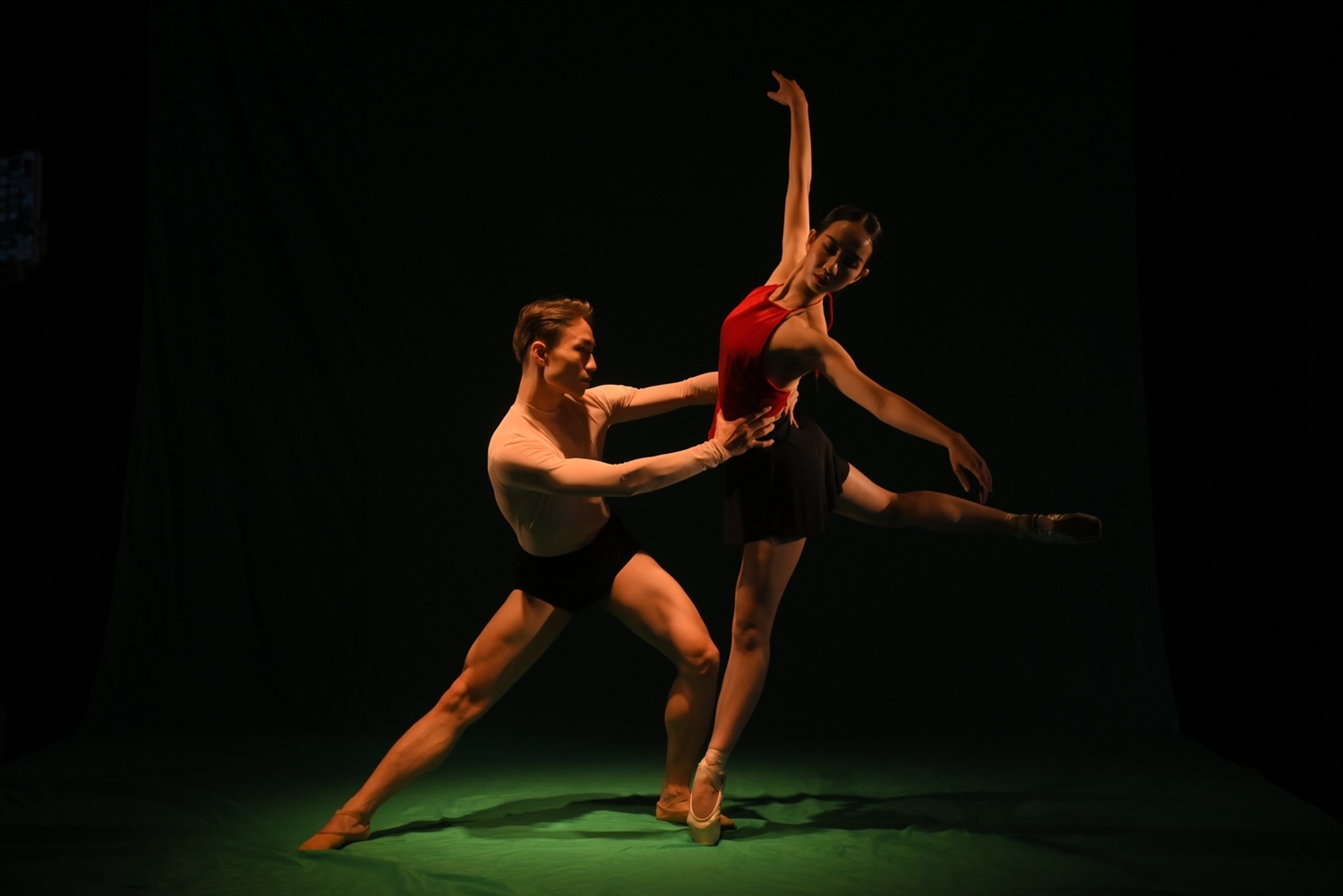 Ngắm ảnh vũ công múa đẹp như tranh - Tuổi Trẻ Online
