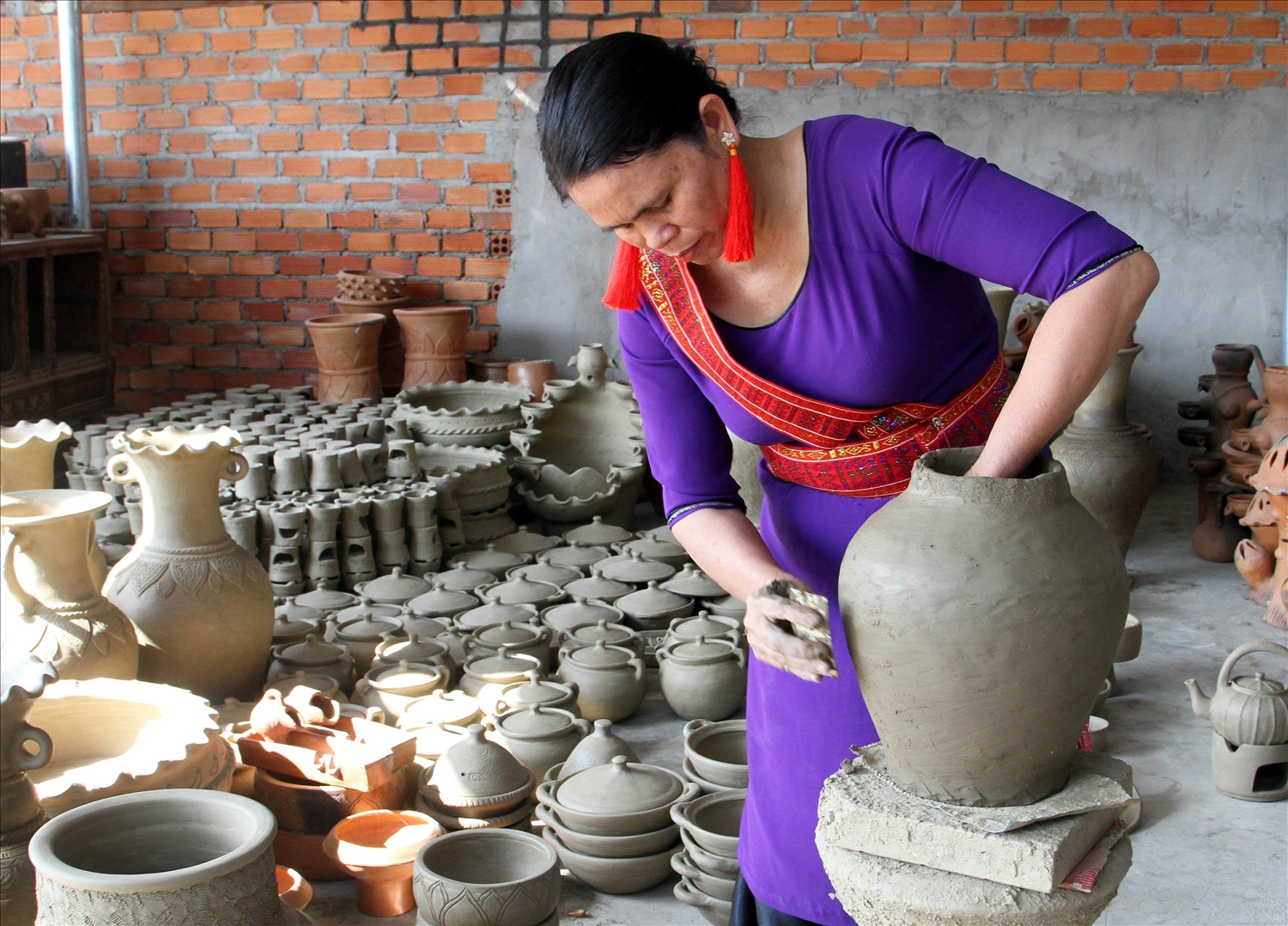 Nghệ nhân Đàng Thị Hoa, phụ nữ chế độ mẫu hệ tiêu biểu ở làng Chăm Bàu Trúc