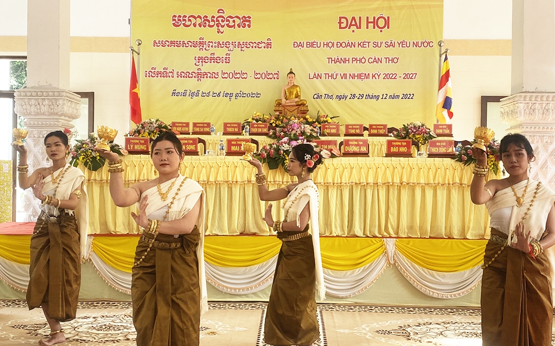 Chương trình biểu diễn văn nghệ truyền thống của đồng bào Khmer tại Đại hội Đại biểu Hội Đoàn kết sư sãi yêu nước TP. Cần Thơ