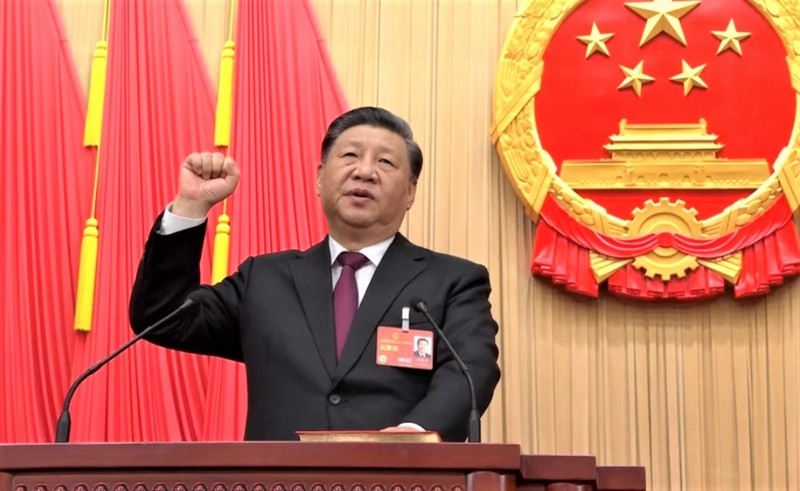 Chủ tịch Trung Quốc Tập Cận Bình tuyên thệ nhậm chức. (Ảnh cắt từ clip của CCTV)
