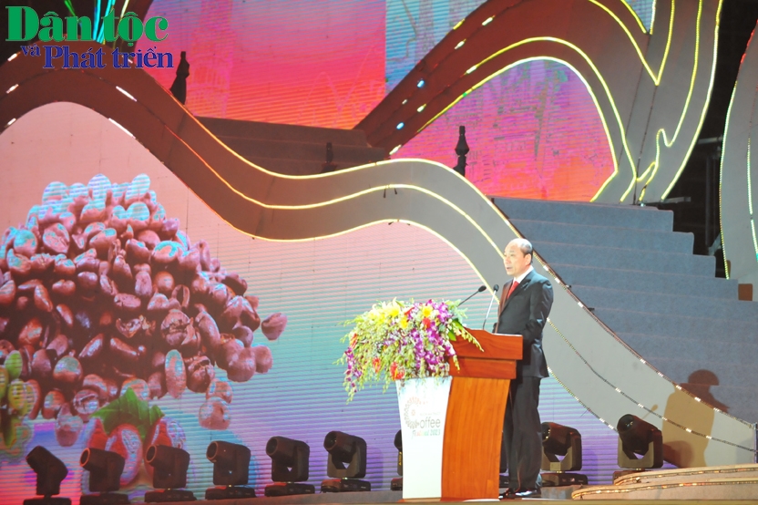 Phó Bí thư Tỉnh ủy, Chủ tịch UBND tỉnh Đắk Lắk Phạm Ngọc Nghị phát biểu khai mạc Lễ hội