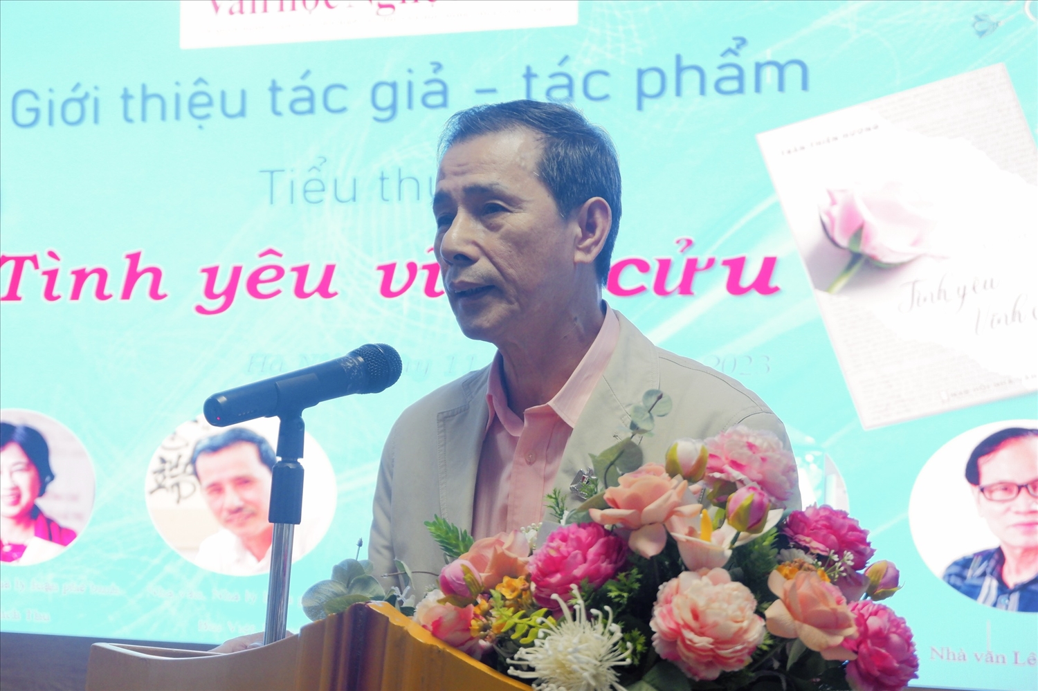 Nhà văn, nhà lý luận phê bình văn học Bùi Việt Thắng chia sẻ tại tọa đàm