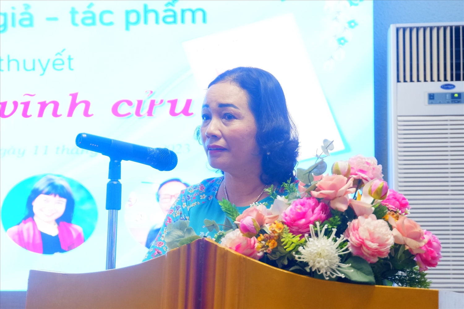 Tác giả Trần Thiên Hương phát biểu ra mắt sách