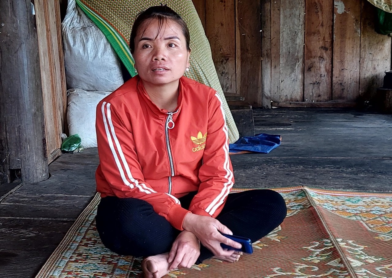Chị Sầm Thị Lan (bản Hiệp Phong, xã Thông Thụ) nói về nỗ lực thoát nghèo của gia đình mình