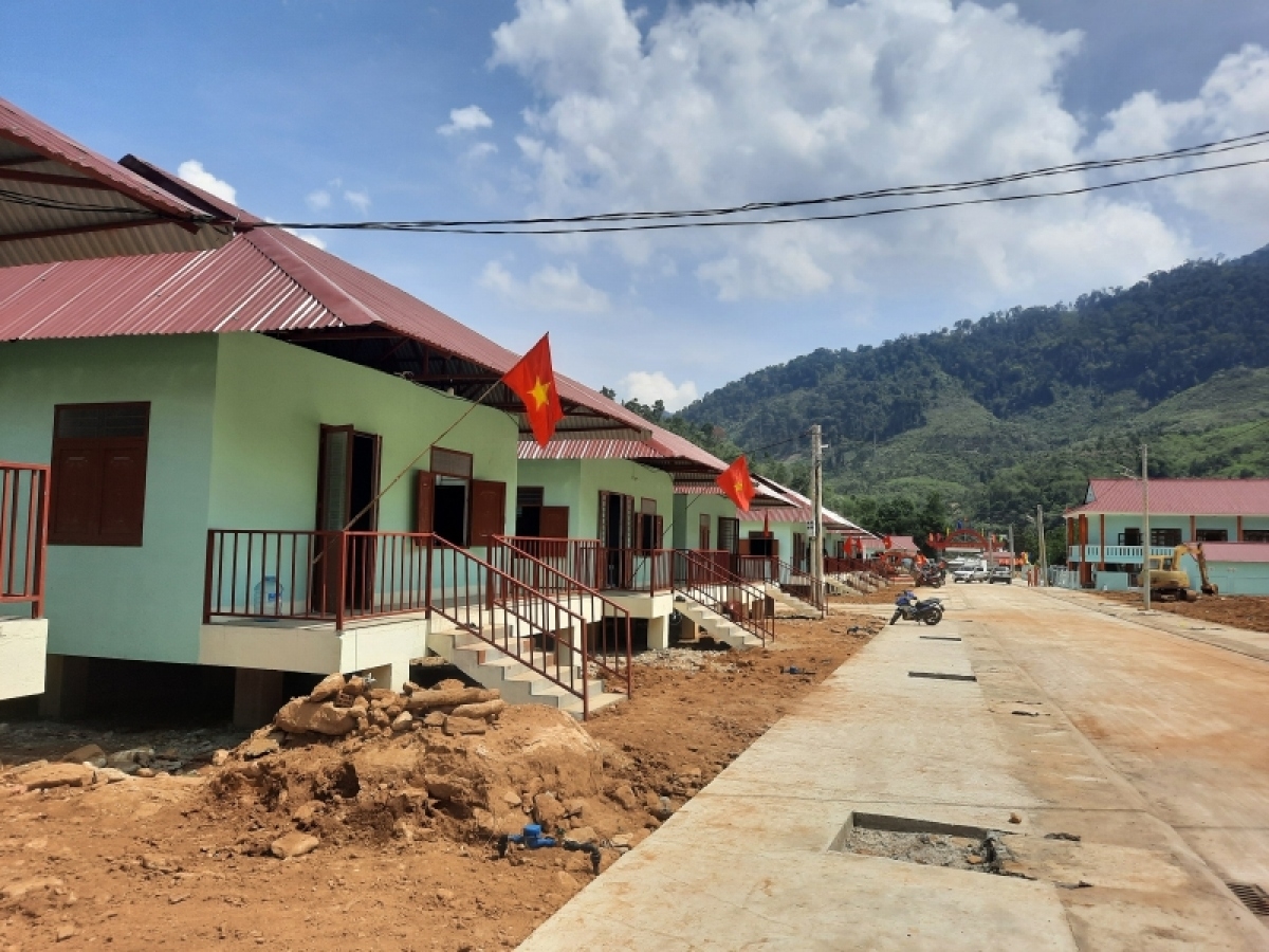 Thời gian qua, tỉnh Quảng nam đã đầu tư, xây dựng nhiều khu tái định cư an toàn, kiên cố giúp người dân miền núi ổn định cuộc sống