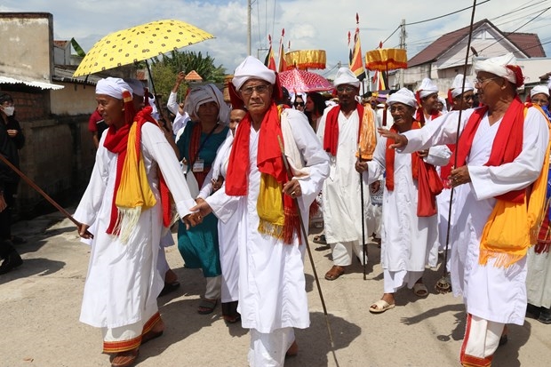 Trang phục truyền thống của các vị chức sắc đồng bào Chăm theo đạo Bà la môn ở Ninh Thuận (ảnh tư liệu) Ảnh: Nguyễn Thành – TTXVN
