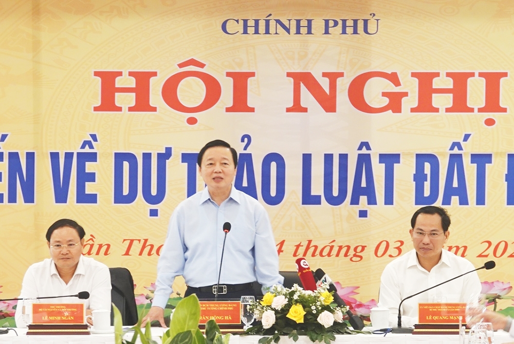 Phó Thủ tướng Chính phủ Trần Hồng Hà phát biểu tại Hội nghị 