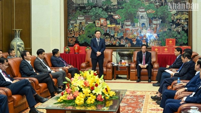 Chủ tịch Quốc hội Vương Đình Huệ phát biểu tại buổi làm việc với lãnh đạo chủ chốt tỉnh Hưng Yên. (Ảnh: Duy Linh)