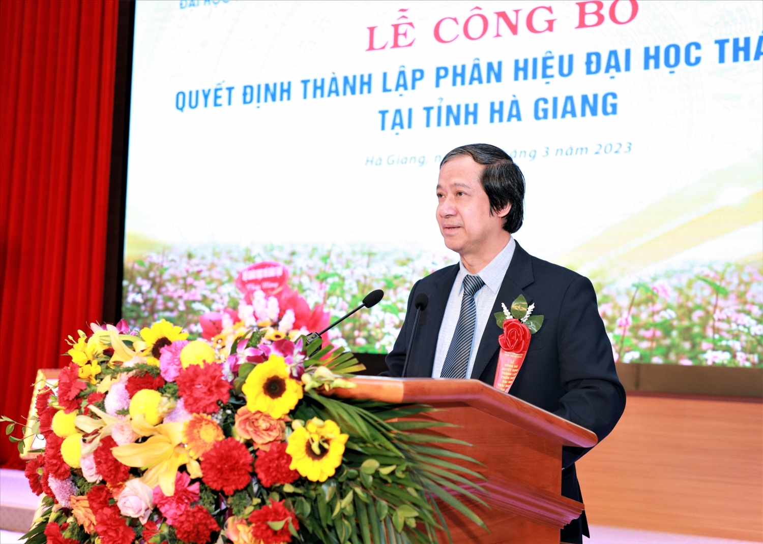 Ủy viên TW Đảng, Bộ trưởng Bộ GD&ĐT Nguyễn Kim Sơn phát biểu tại buổi lễ