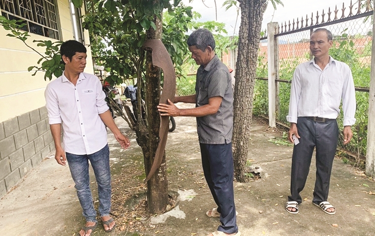 Chiếc kẻng an ninh của buôn Chư Krih (xã Chư Drăng, huyện Krông Pa) được đặt tại nhà sinh hoạt cộng đồng