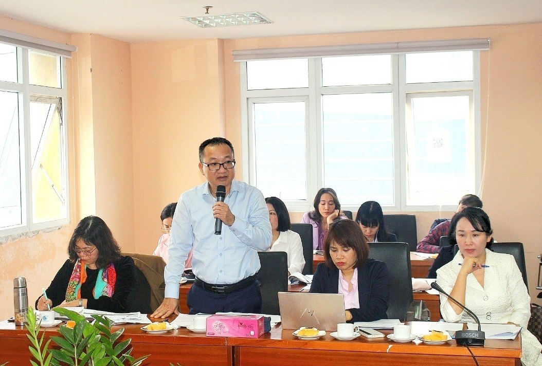 Ông Nguyễn Văn Thức - Phó Vụ trưởng, Phó Chánh Văn phòng Điều phối Chương trình MTQG 1719 phát biểu ý kiến tại phiên họp
