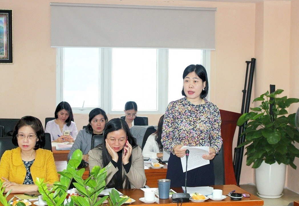 Bà Lò Thị Thu Thủy - Ủy viên Đoàn Chủ tịch, Trưởng Ban Dân tộc Tôn giáo, Hội LHPN Việt Nam, thành viên Ban Điều hành Dự án 8 báo cáo tóm tắt kết quả triển khai Dự án 8