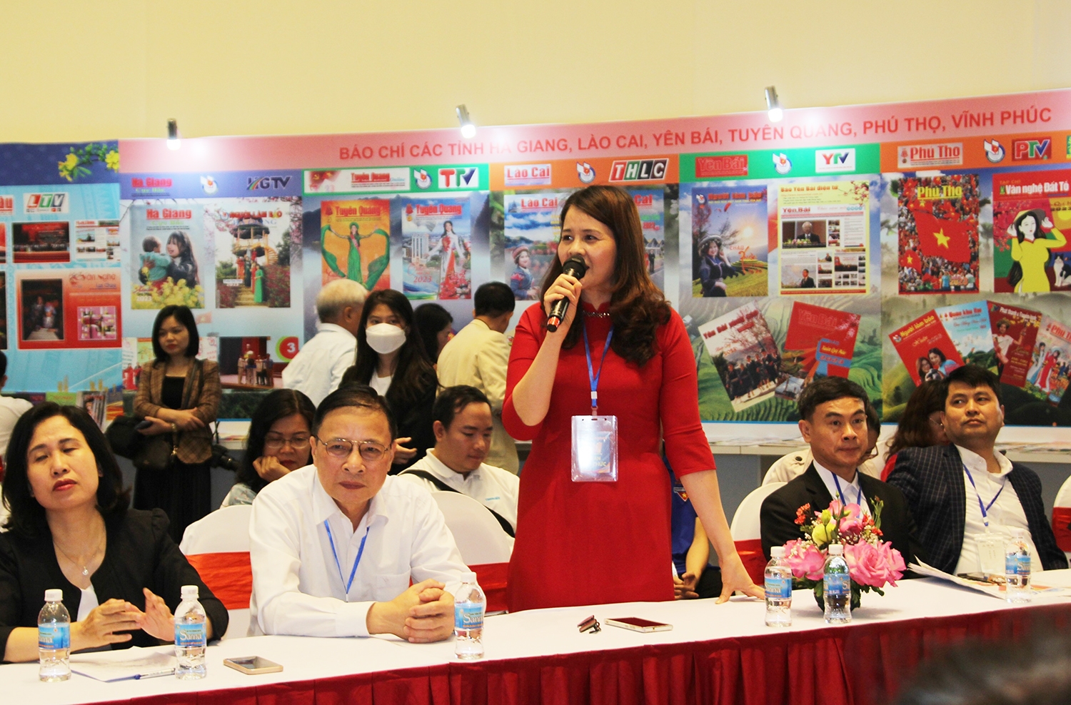 Bà Phó Cẩm Hoa - Đại diện Đài tiếng nói Việt Nam phát biểu tại Tọa đàm
