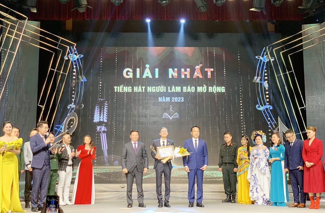 Giải Nhất được trao cho thí sinh Phạm Công Thành - Đại học Văn hóa Nghệ thuật Quân đội với tiết mục “Tháng Giêng”