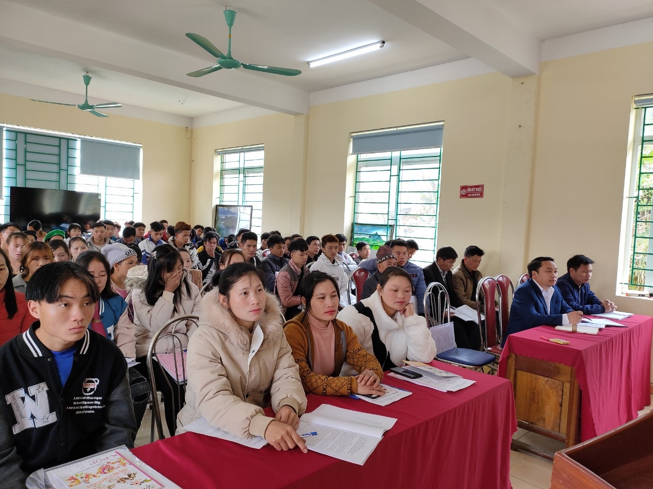 Các đại biểu dự Hội nghị tập huấn tại xã Sơn Lập