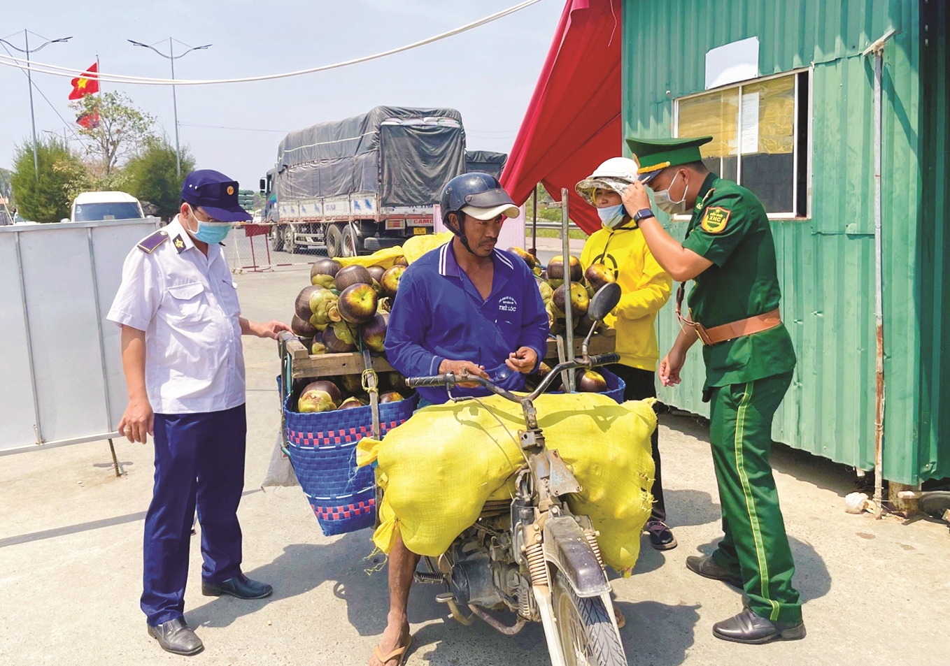 Lực lượng Bộ đội Biên phòng khu vực biên giới Tây Nam Bộ tăng cường kiểm soát dịch cúm A/H5N1.